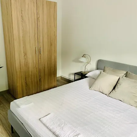 A Casa Vermella Con Jardin A 10 Minutos De Santiago De Compostela Ortono