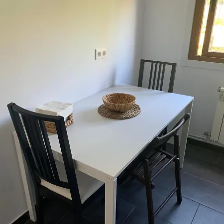 A Casa Vermella Con Jardin A 10 Minutos De Santiago De Compostela