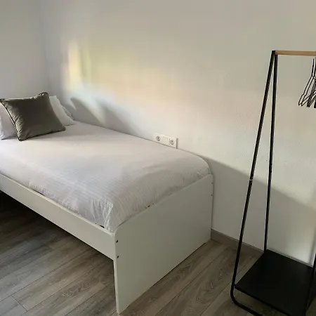 A Casa Vermella Con Jardin A 10 Minutos De Santiago De Compostela