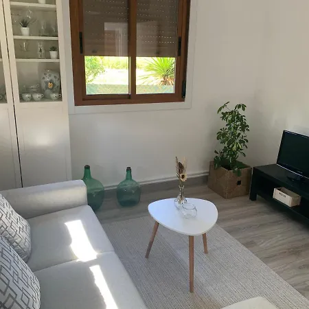 A Casa Vermella Con Jardin A 10 Minutos De Santiago De Compostela Ortono