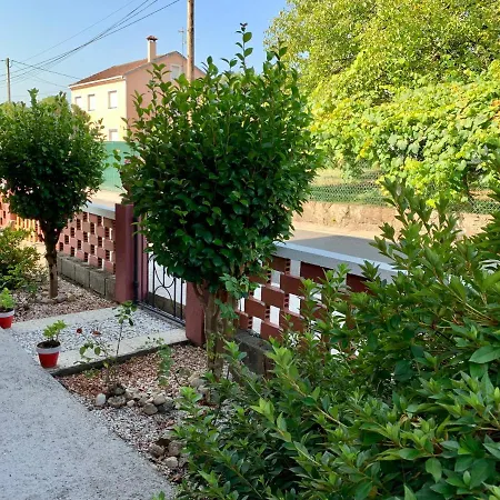 A Casa Vermella Con Jardin A 10 Minutos De Santiago De Compostela Apartament Ortono