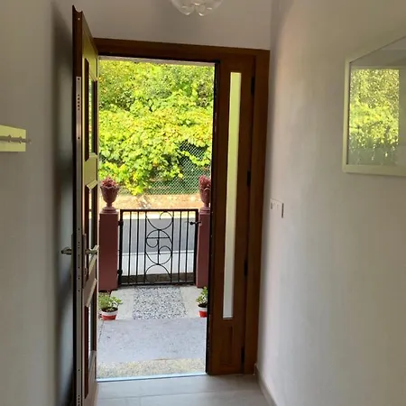 Apartament A Casa Vermella Con Jardin A 10 Minutos De Santiago De Compostela *