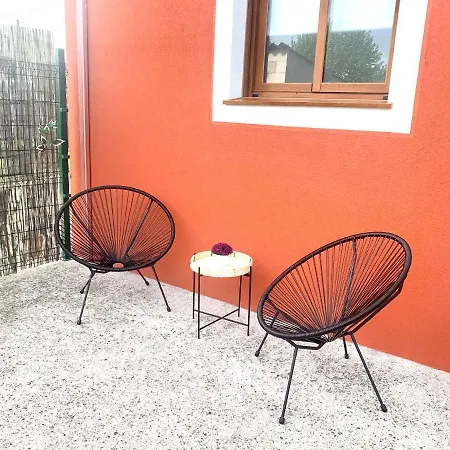A Casa Vermella Con Jardin A 10 Minutos De Santiago De Compostela Apartament